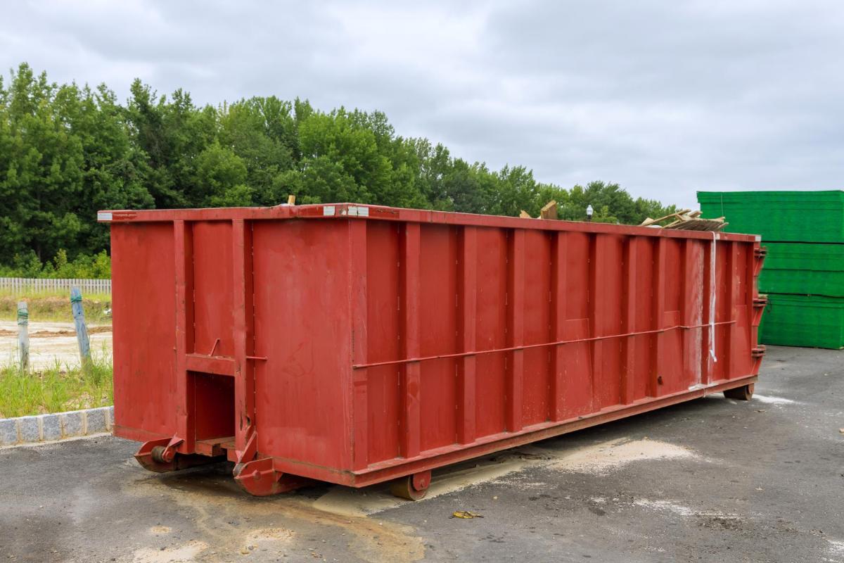 Six Benefits of Leasing a Roll Off Dumpster for Your Commercial Needs