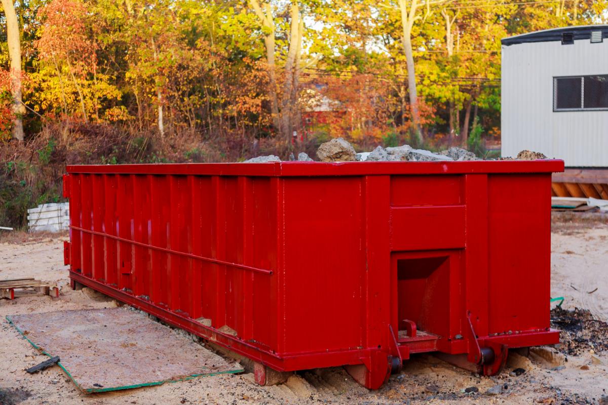 Six Advantages of Renting a Roll Off Dumpster for Your Commercial Needs