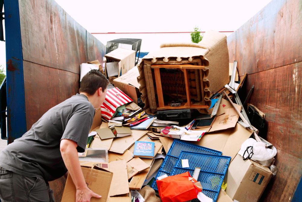 Why Hiring a Professional Junk Removal Service in Kissimmee, FL is Worth It