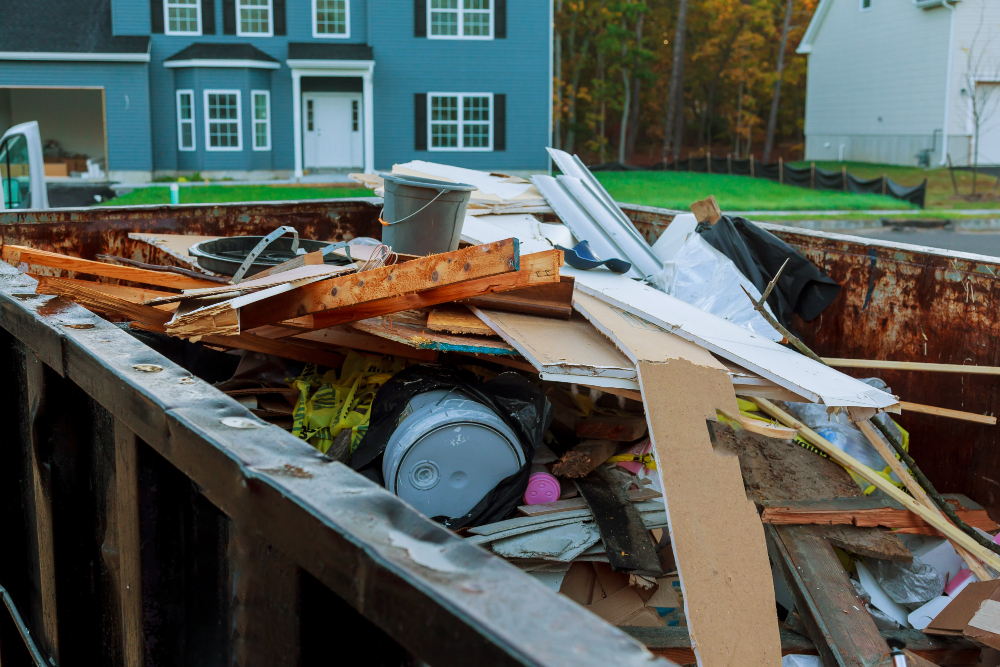 Junk Removal vs. Dumpster Rental in Kissimmee, FL