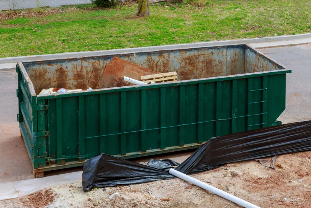 The Benefits of Renting a Roll Off Dumpster